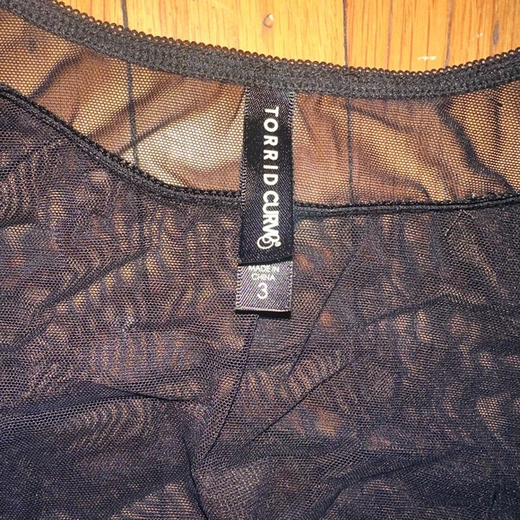 Torrid Black Sheer Mesh Long Sleeve Crop Top Neon Green Hem Size 3 (3X) - Picture 3 of 4